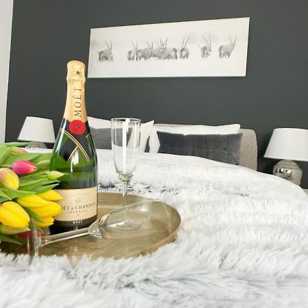 נירנברג M-Style 01 Apartment Mit Terrasse Und Gasgrill, 24H Self-Check-In, Free Parking, Netflix מראה חיצוני תמונה